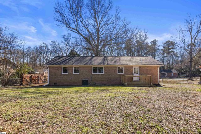 805 E Florida Street, Clinton, SC 29325