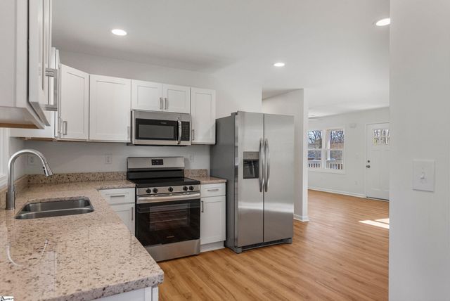 805 E Florida Street, Clinton, SC 29325