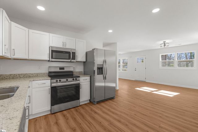 805 E Florida Street, Clinton, SC 29325