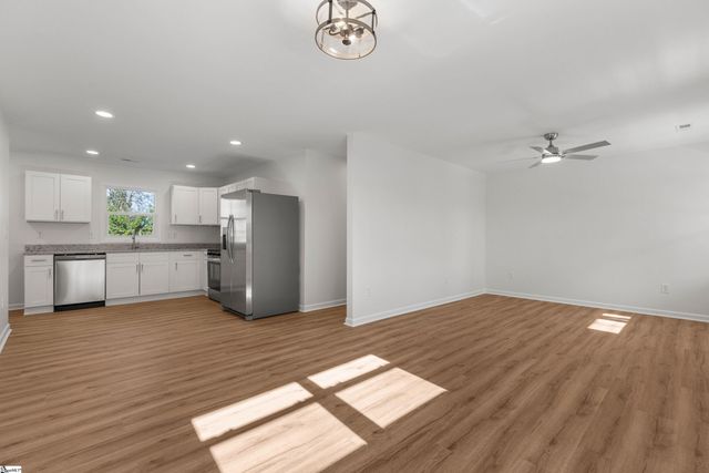 805 E Florida Street, Clinton, SC 29325