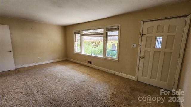 150 31st Avenue NW, Hickory, NC 28601