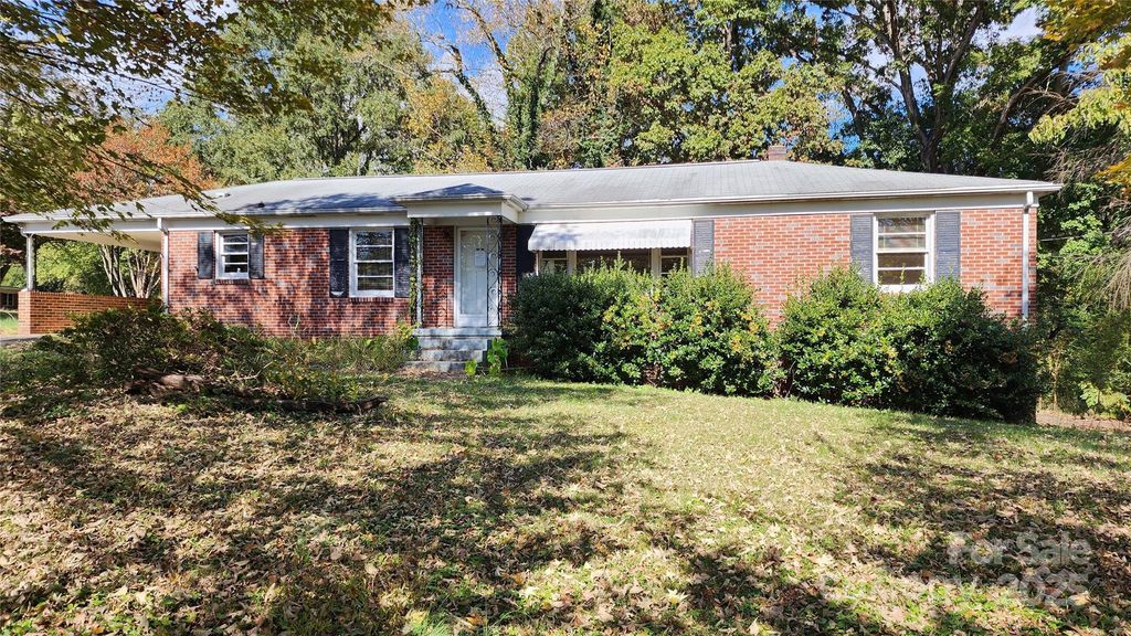 150 31st Avenue NW, Hickory, NC 28601