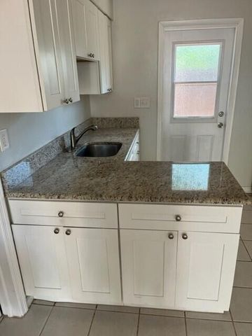 1129 NE 17th Terrace 4, Fort Lauderdale, FL 33304