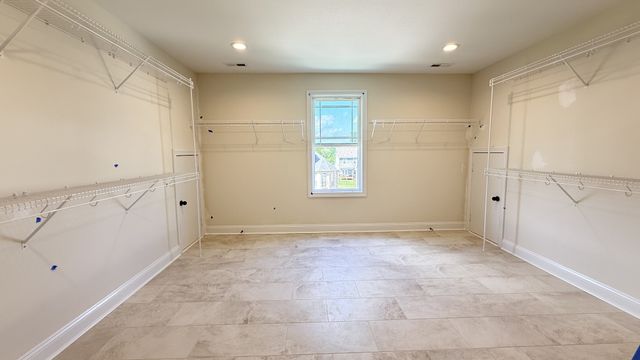 474 Spiderwort Dr, Clarksville, TN 37043