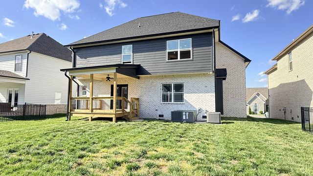 474 Spiderwort Dr, Clarksville, TN 37043