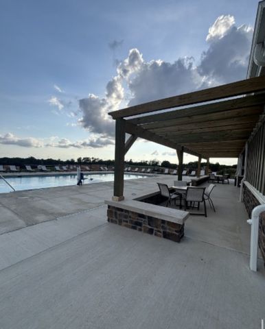 474 Spiderwort Dr, Clarksville, TN 37043