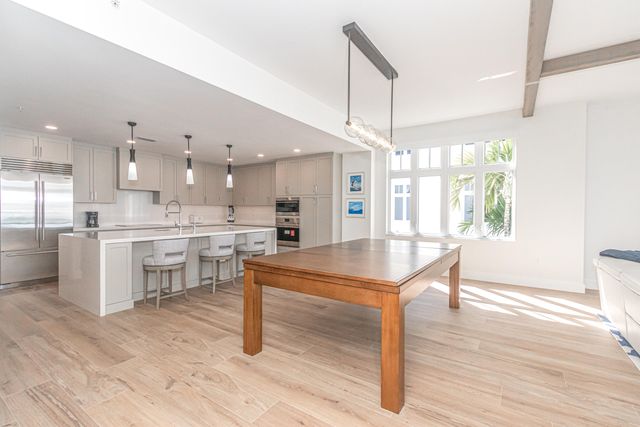 184 Lake Drive 3201, Palm Beach Shores, FL 33404