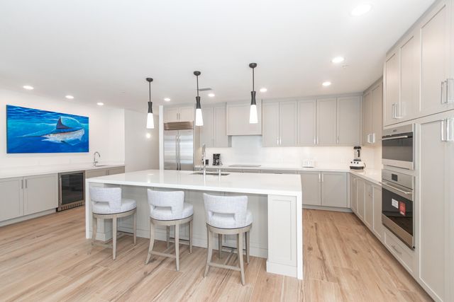 184 Lake Drive 3201, Palm Beach Shores, FL 33404