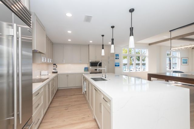 184 Lake Drive 3201, Palm Beach Shores, FL 33404