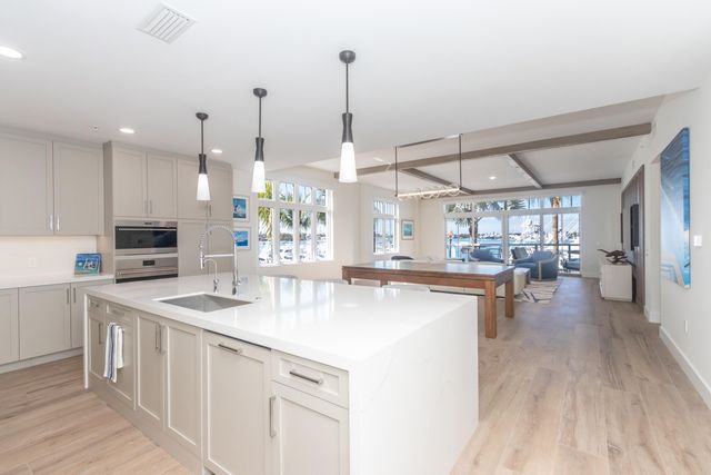 184 Lake Drive 3201, Palm Beach Shores, FL 33404