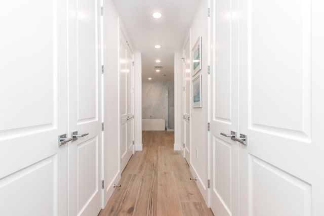 184 Lake Drive 3201, Palm Beach Shores, FL 33404