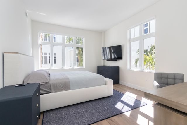 184 Lake Drive 3201, Palm Beach Shores, FL 33404