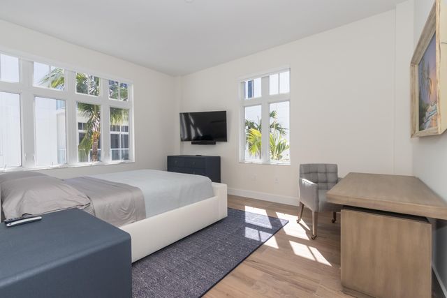 184 Lake Drive 3201, Palm Beach Shores, FL 33404