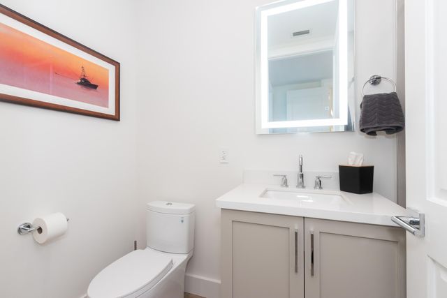 184 Lake Drive 3201, Palm Beach Shores, FL 33404