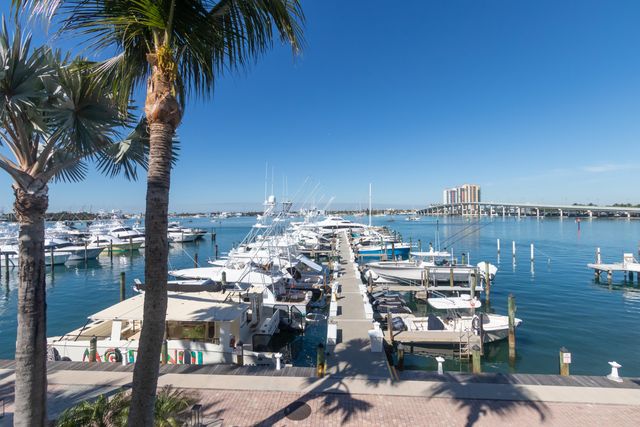 184 Lake Drive 3201, Palm Beach Shores, FL 33404