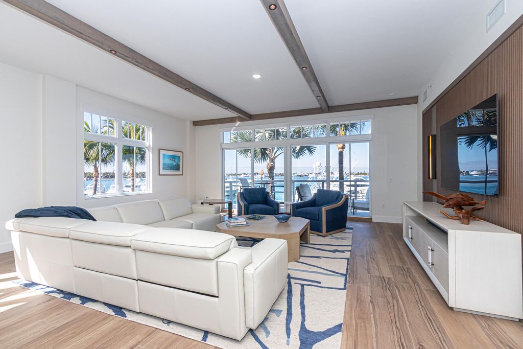 184 Lake Drive 3201, Palm Beach Shores, FL 33404