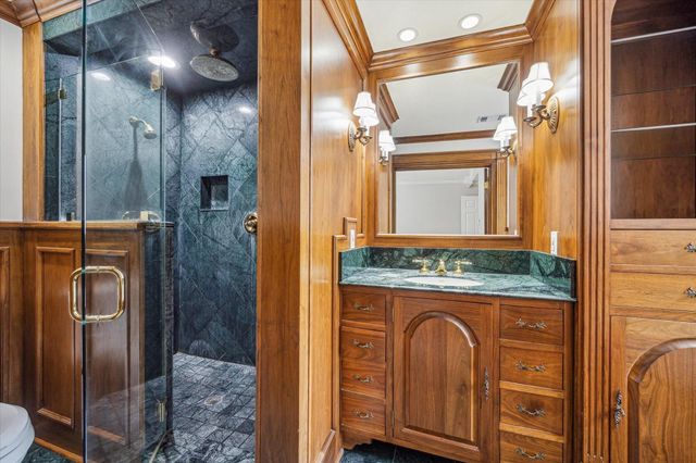 12814 Kingsbridge Lane, Houston, TX 77077