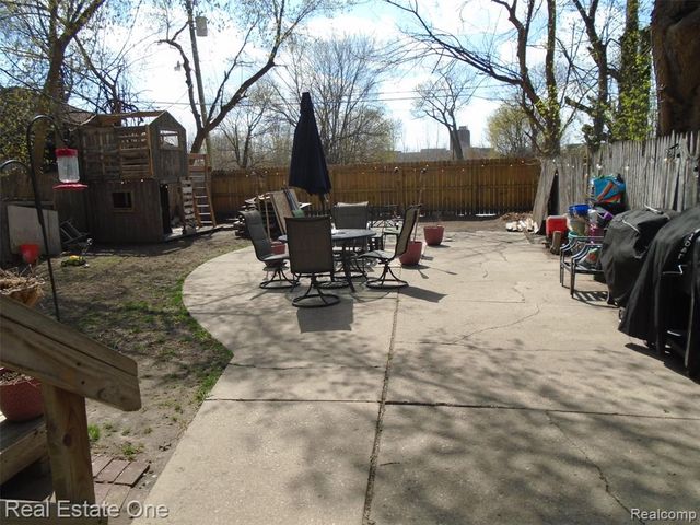 789 Lakewood Street, Detroit, MI 48215