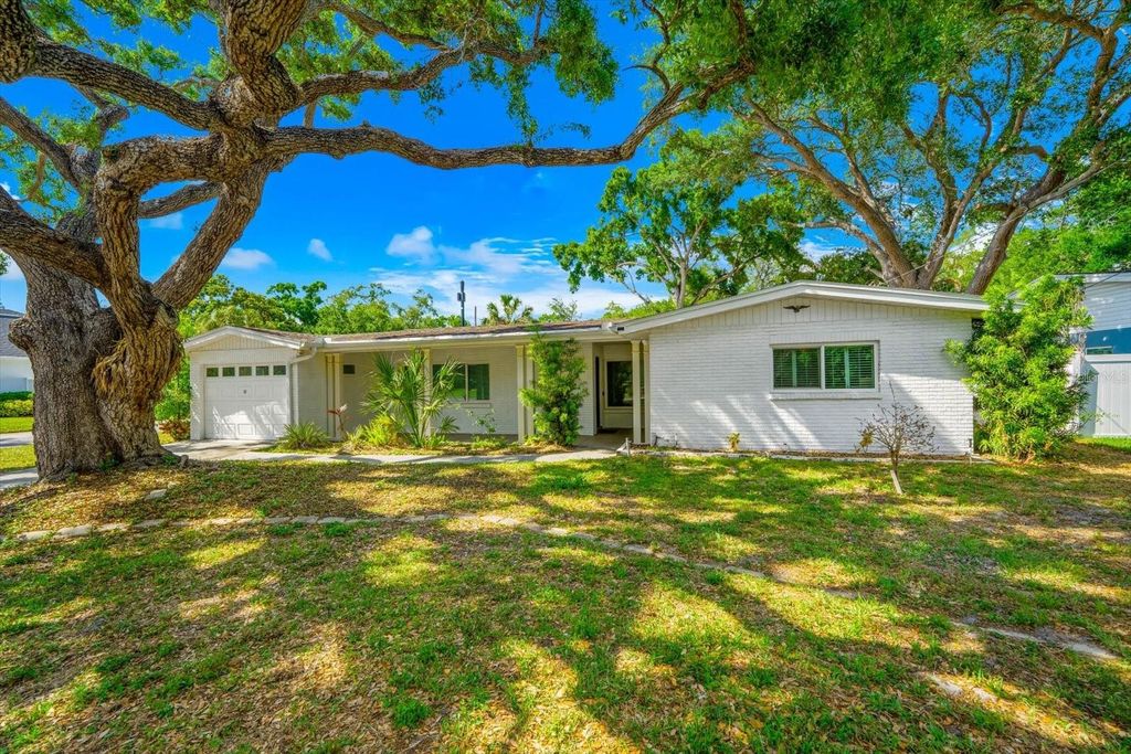Image 2 of property listing at 3315 W BEAUMONT STREET, Tampa, FL 33611