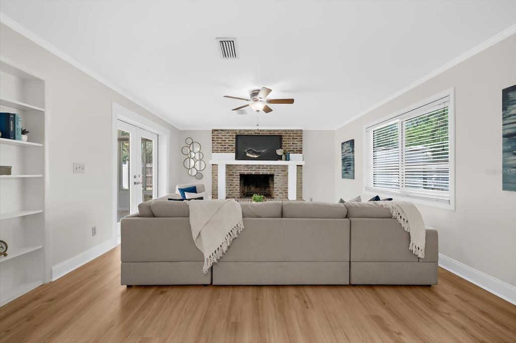 Image 18 of property listing at 3315 W BEAUMONT STREET, Tampa, FL 33611