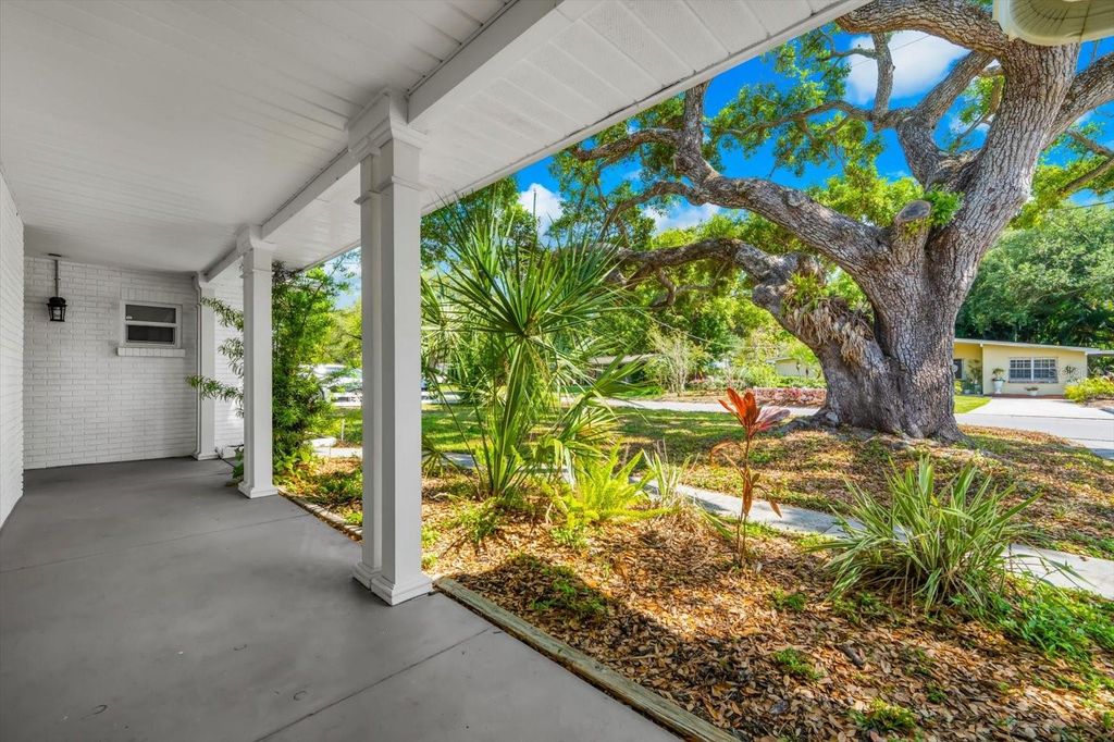 Image 3 of property listing at 3315 W BEAUMONT STREET, Tampa, FL 33611