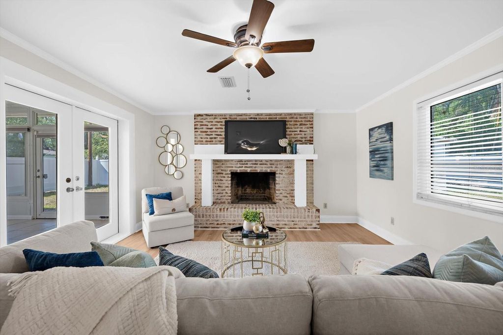 Image 23 of property listing at 3315 W BEAUMONT STREET, Tampa, FL 33611