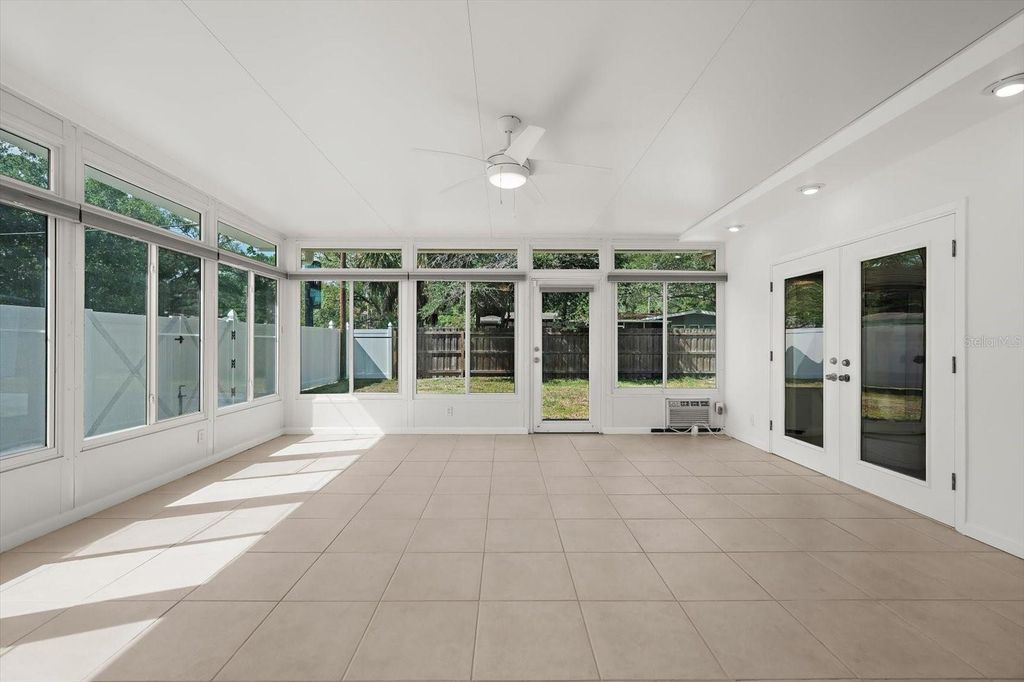 Image 27 of property listing at 3315 W BEAUMONT STREET, Tampa, FL 33611