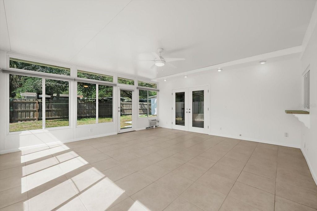 Image 28 of property listing at 3315 W BEAUMONT STREET, Tampa, FL 33611