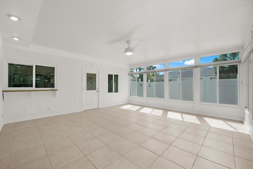 Image 30 of property listing at 3315 W BEAUMONT STREET, Tampa, FL 33611