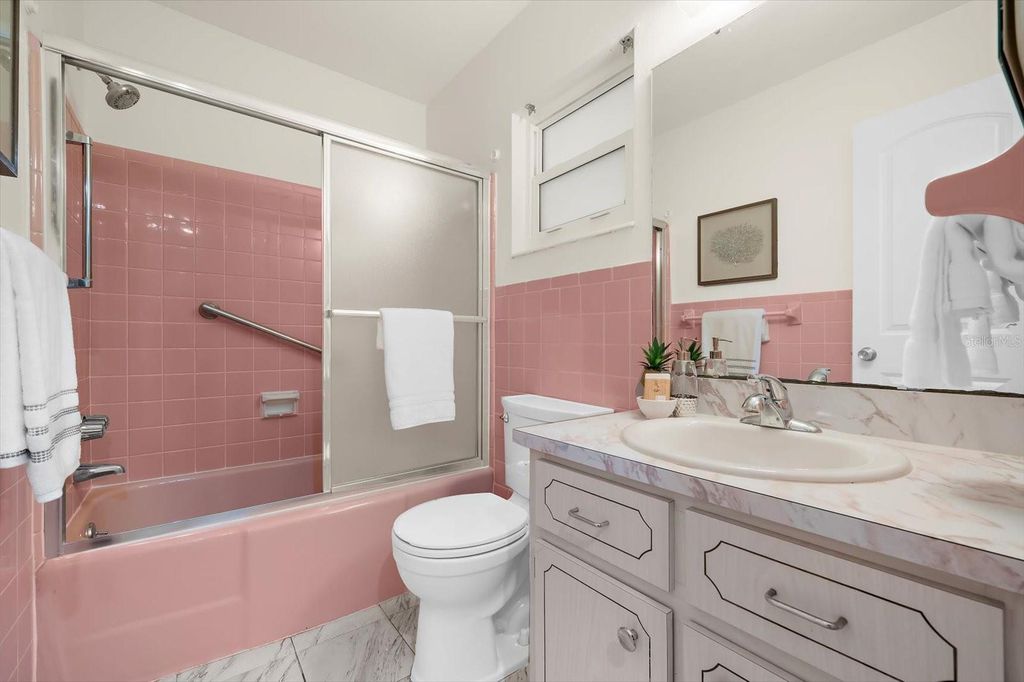 Image 34 of property listing at 3315 W BEAUMONT STREET, Tampa, FL 33611