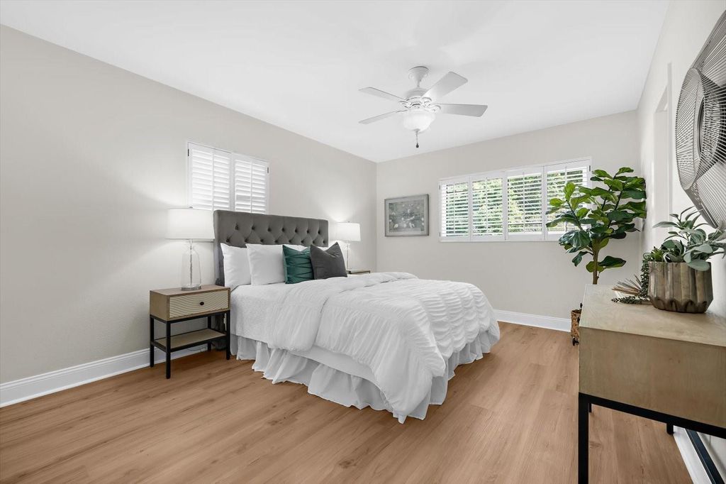 Image 37 of property listing at 3315 W BEAUMONT STREET, Tampa, FL 33611