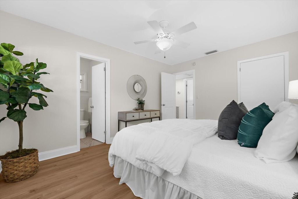 Image 41 of property listing at 3315 W BEAUMONT STREET, Tampa, FL 33611