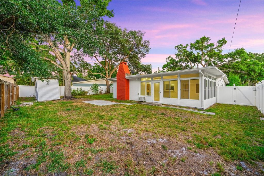 Image 44 of property listing at 3315 W BEAUMONT STREET, Tampa, FL 33611