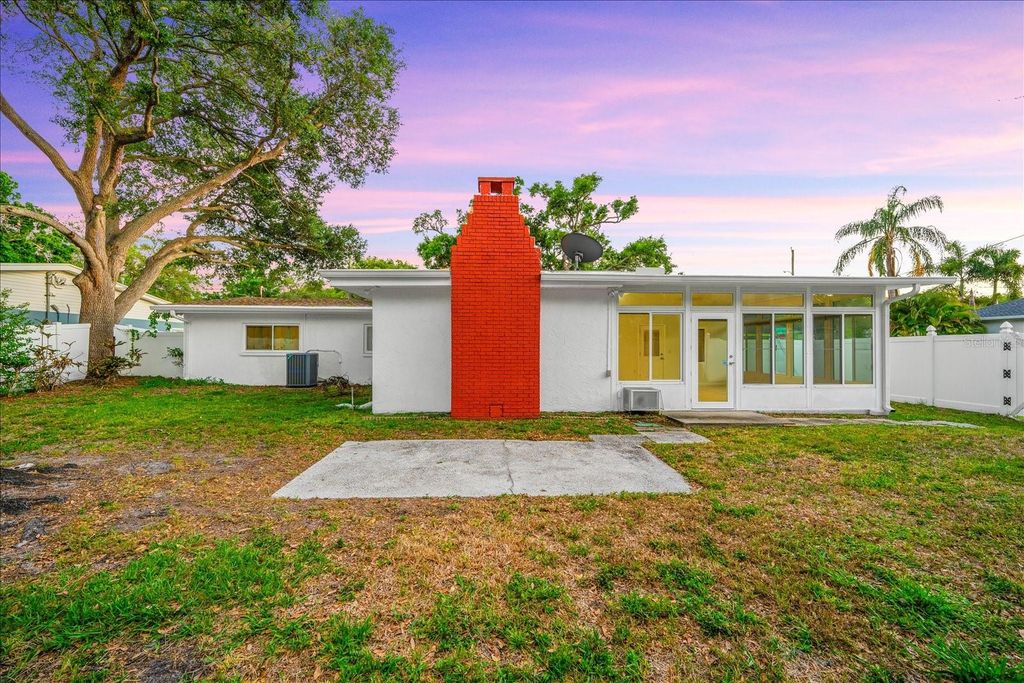 Image 45 of property listing at 3315 W BEAUMONT STREET, Tampa, FL 33611