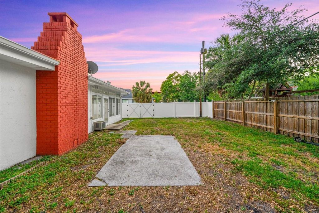 Image 47 of property listing at 3315 W BEAUMONT STREET, Tampa, FL 33611