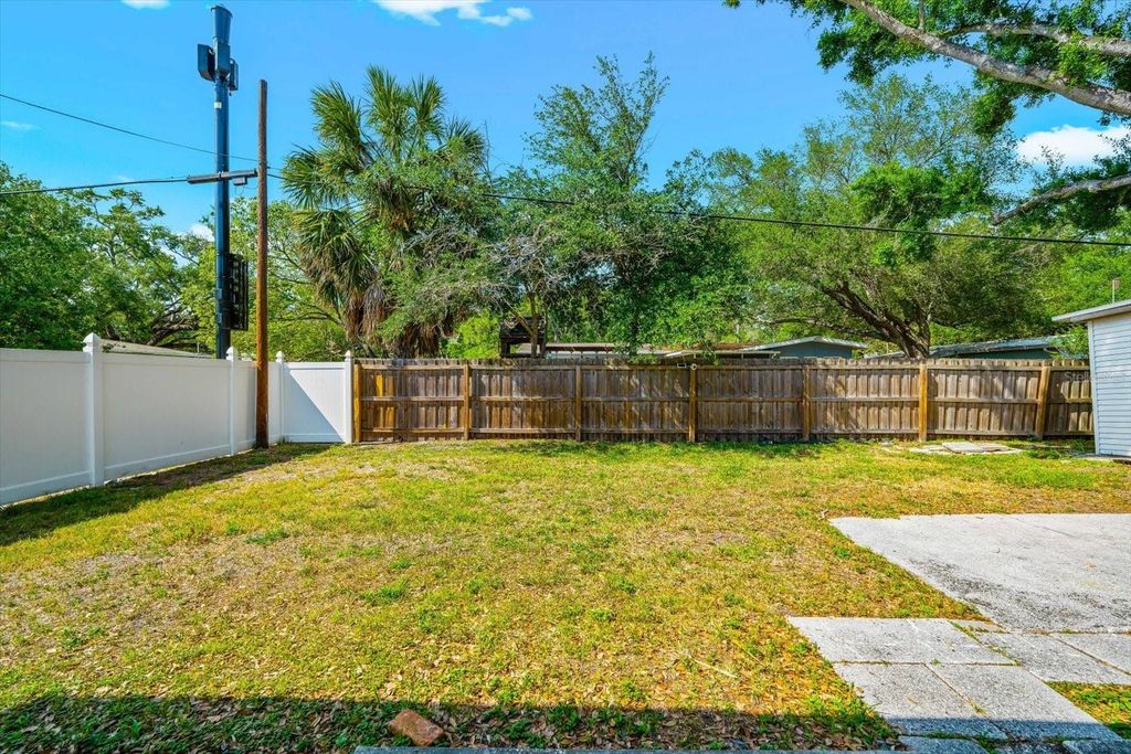 Image 48 of property listing at 3315 W BEAUMONT STREET, Tampa, FL 33611
