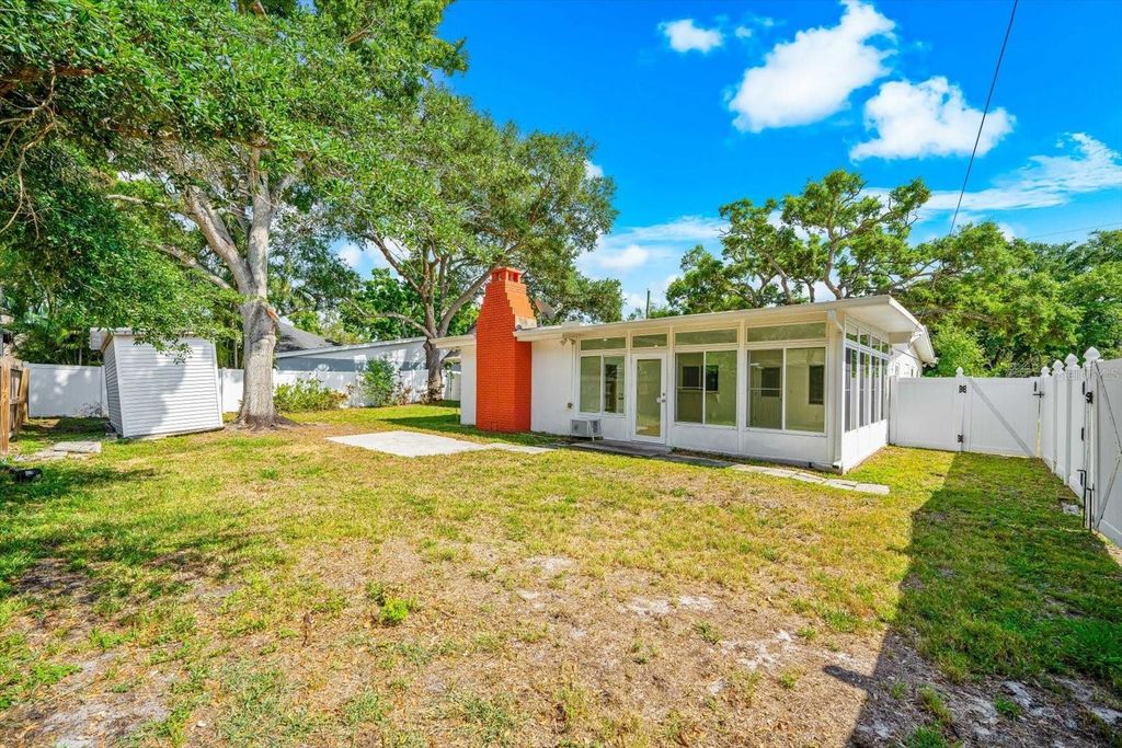 Image 50 of property listing at 3315 W BEAUMONT STREET, Tampa, FL 33611