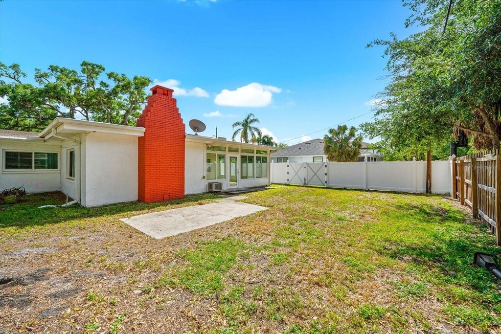 Image 51 of property listing at 3315 W BEAUMONT STREET, Tampa, FL 33611
