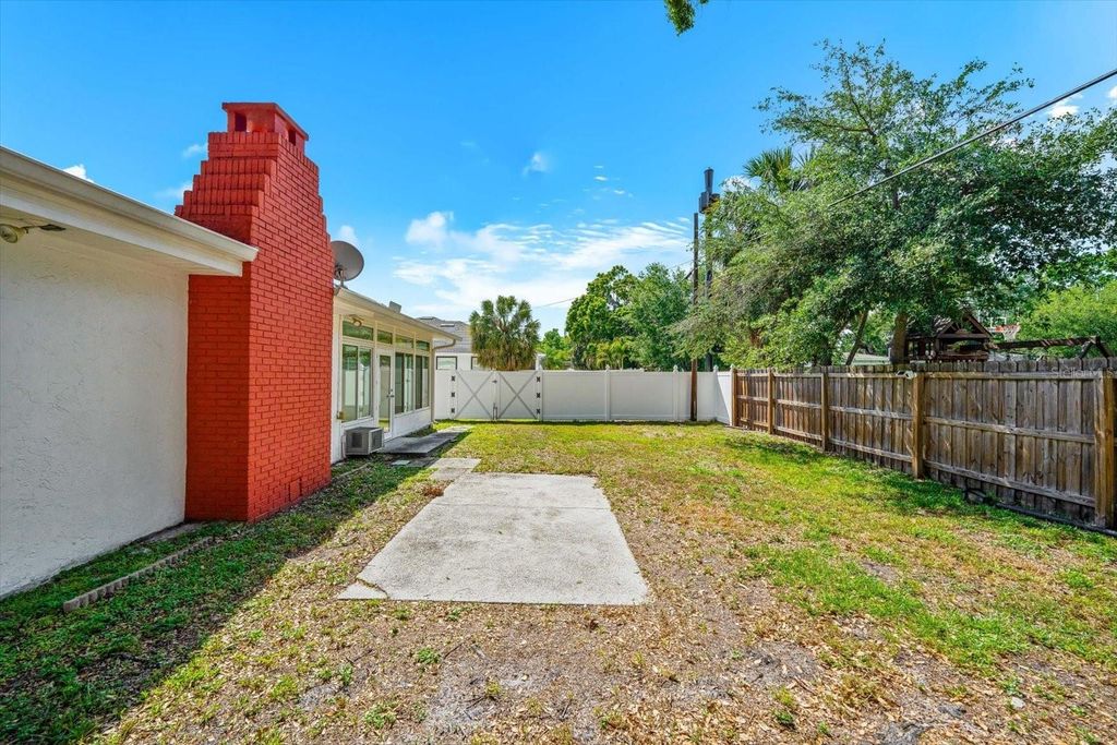 Image 52 of property listing at 3315 W BEAUMONT STREET, Tampa, FL 33611