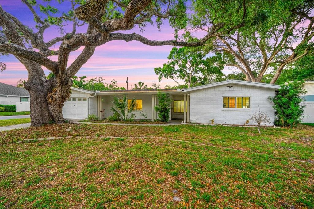 Image 54 of property listing at 3315 W BEAUMONT STREET, Tampa, FL 33611