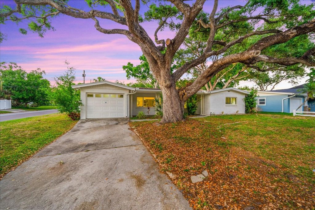Image 56 of property listing at 3315 W BEAUMONT STREET, Tampa, FL 33611