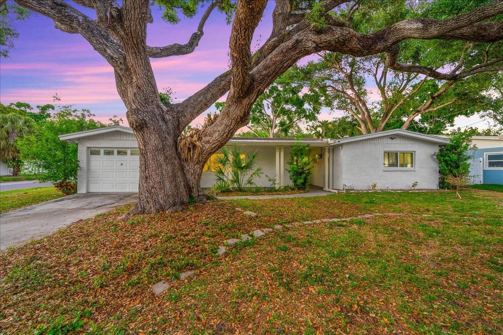 Image 57 of property listing at 3315 W BEAUMONT STREET, Tampa, FL 33611
