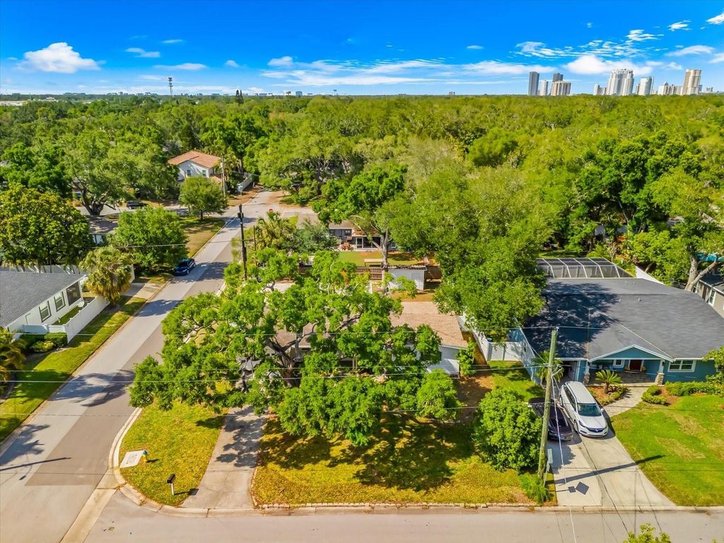 Image 64 of property listing at 3315 W BEAUMONT STREET, Tampa, FL 33611