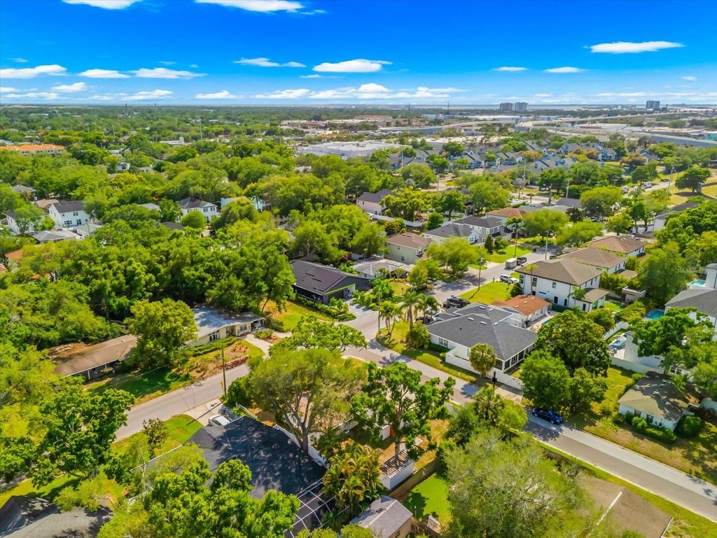 Image 69 of property listing at 3315 W BEAUMONT STREET, Tampa, FL 33611