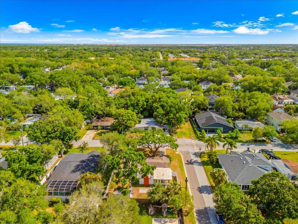 Image 70 of property listing at 3315 W BEAUMONT STREET, Tampa, FL 33611