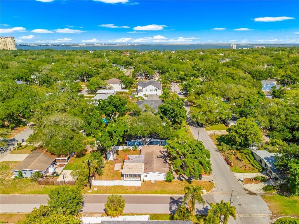 Image 72 of property listing at 3315 W BEAUMONT STREET, Tampa, FL 33611