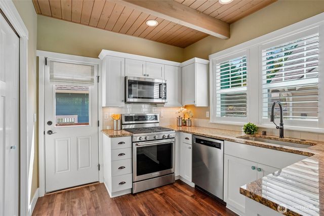 31100 6th Lane SW, Federal Way, WA 98023