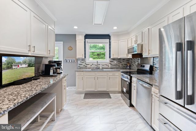 8430 WARREN DR, Pomfret, MD 20675