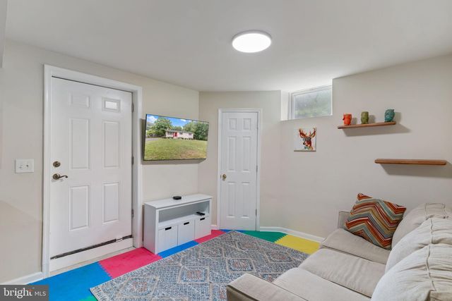 8430 WARREN DR, Pomfret, MD 20675