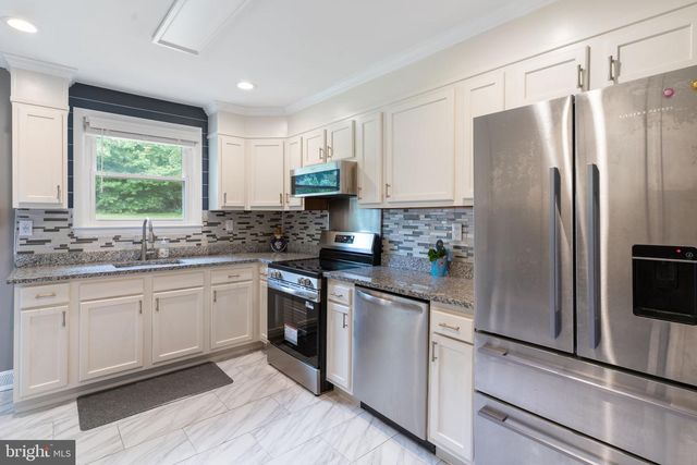 8430 WARREN DR, Pomfret, MD 20675